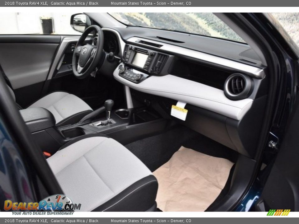 2018 Toyota RAV4 XLE Galactic Aqua Mica / Black Photo #11