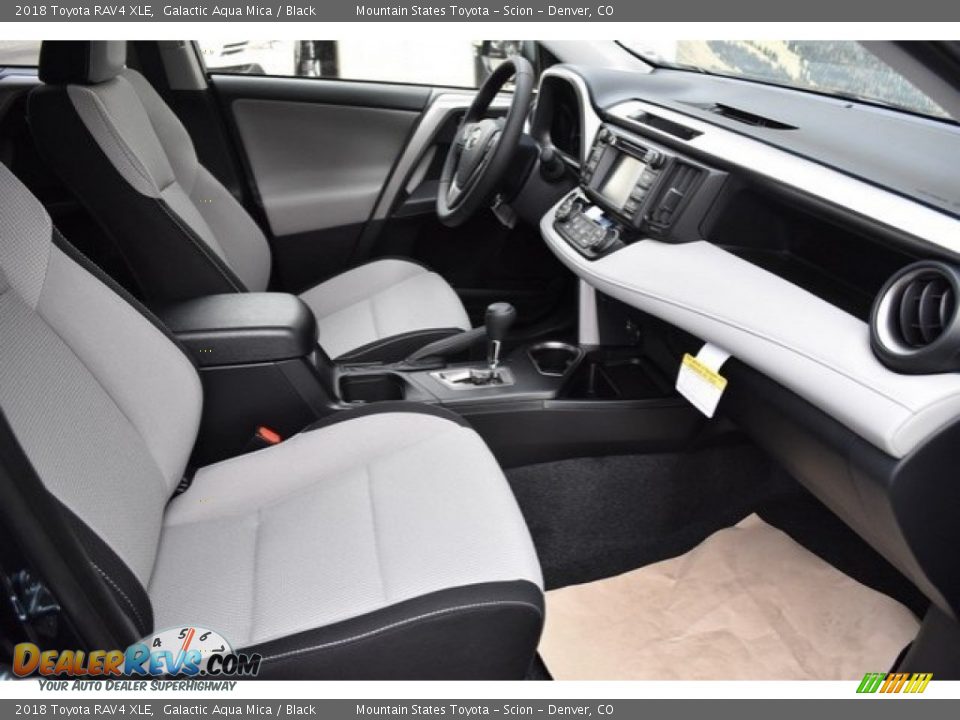 2018 Toyota RAV4 XLE Galactic Aqua Mica / Black Photo #12