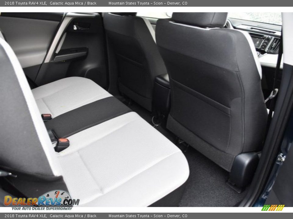 2018 Toyota RAV4 XLE Galactic Aqua Mica / Black Photo #17