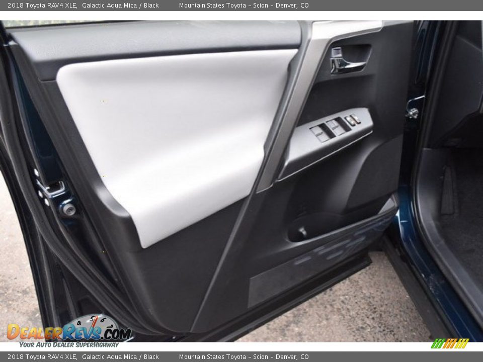 2018 Toyota RAV4 XLE Galactic Aqua Mica / Black Photo #20