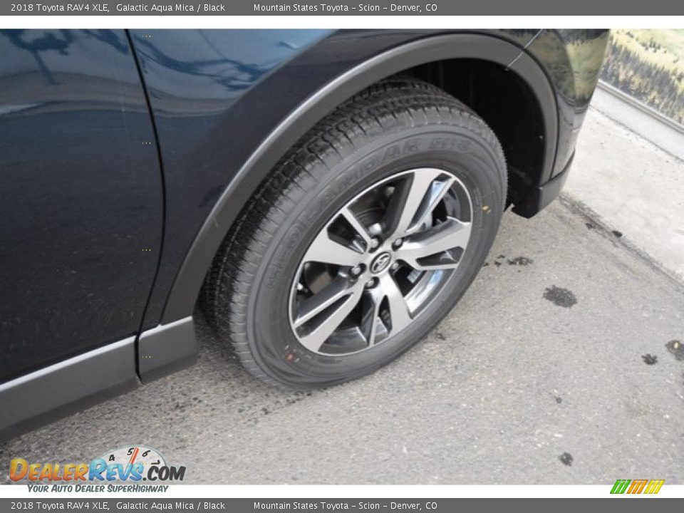 2018 Toyota RAV4 XLE Galactic Aqua Mica / Black Photo #35