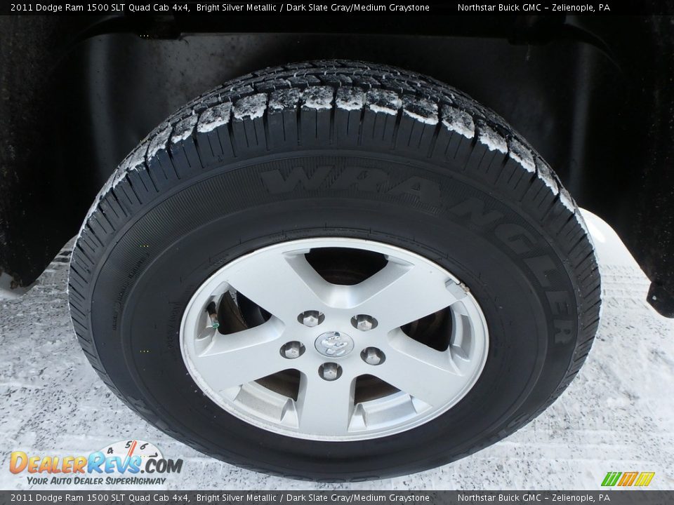 2011 Dodge Ram 1500 SLT Quad Cab 4x4 Bright Silver Metallic / Dark Slate Gray/Medium Graystone Photo #13