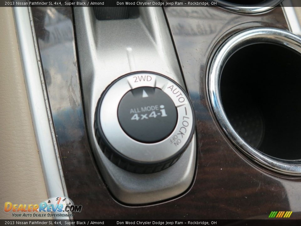 2013 Nissan Pathfinder SL 4x4 Super Black / Almond Photo #34