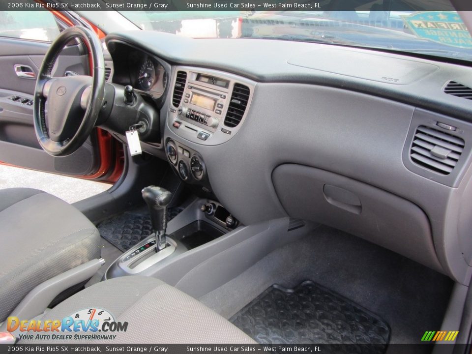 2006 Kia Rio Rio5 SX Hatchback Sunset Orange / Gray Photo #16