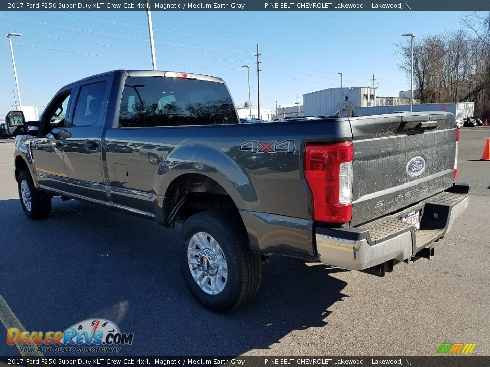 2017 Ford F250 Super Duty XLT Crew Cab 4x4 Magnetic / Medium Earth Gray Photo #2
