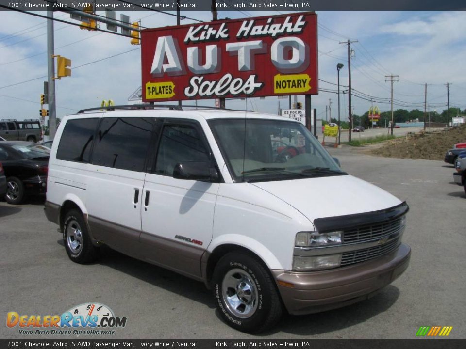 2001 Chevrolet Astro LS AWD Passenger Van Ivory White / Neutral Photo #1
