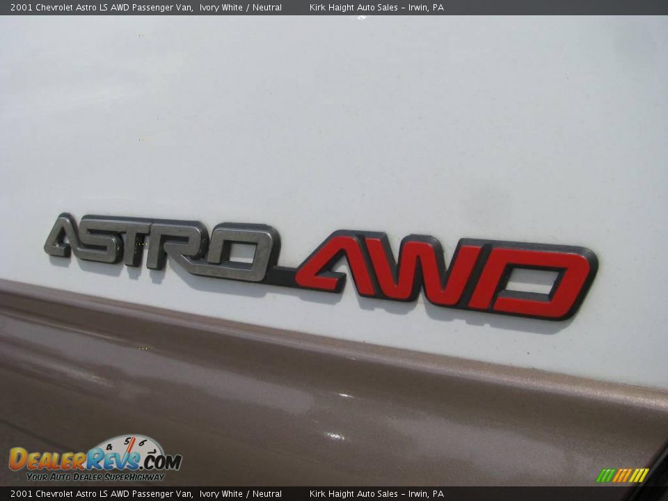 2001 Chevrolet Astro LS AWD Passenger Van Ivory White / Neutral Photo #2