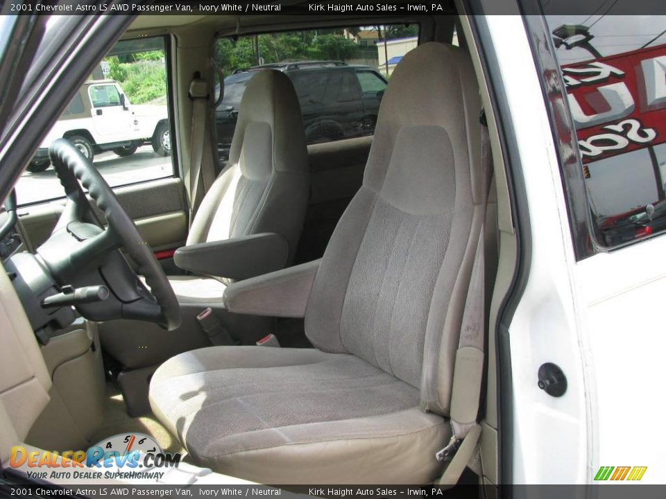 2001 Chevrolet Astro LS AWD Passenger Van Ivory White / Neutral Photo #3