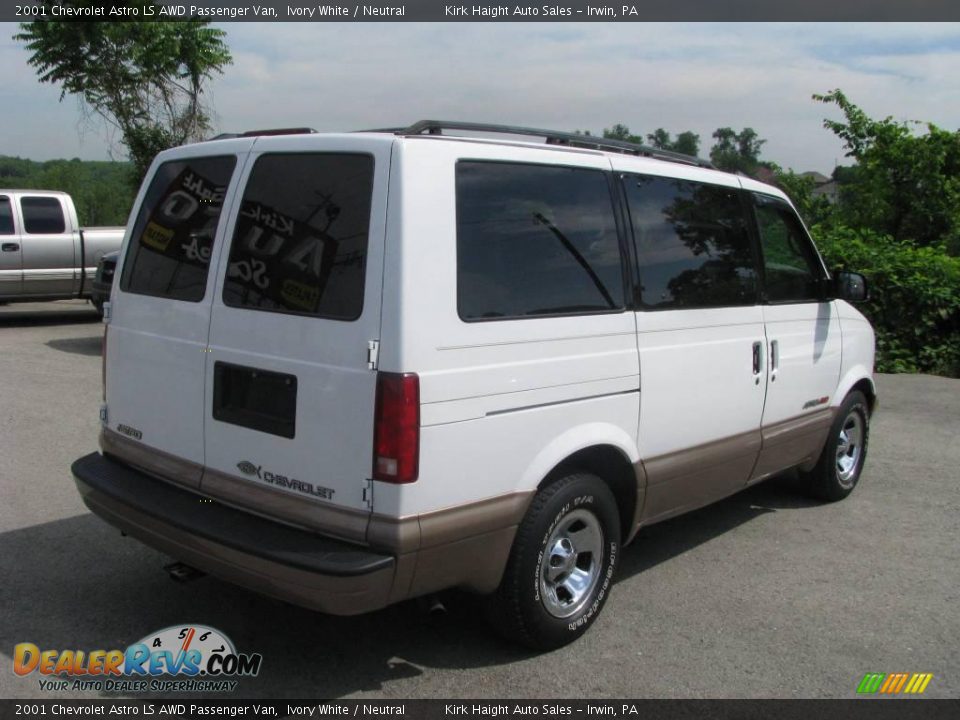 2001 Chevrolet Astro LS AWD Passenger Van Ivory White / Neutral Photo #5