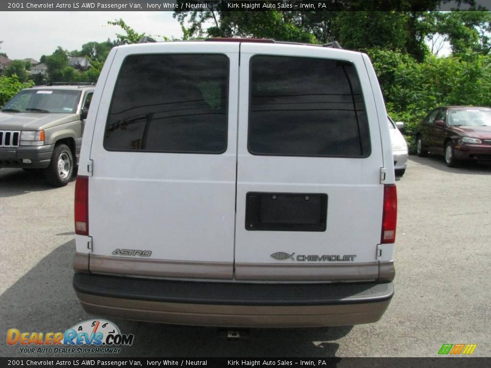 2001 Chevrolet Astro LS AWD Passenger Van Ivory White / Neutral Photo #6