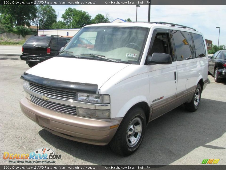 2001 Chevrolet Astro LS AWD Passenger Van Ivory White / Neutral Photo #9