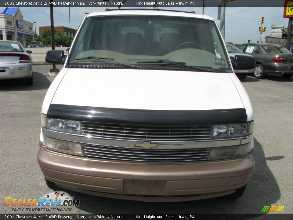 2001 Chevrolet Astro LS AWD Passenger Van Ivory White / Neutral Photo #10