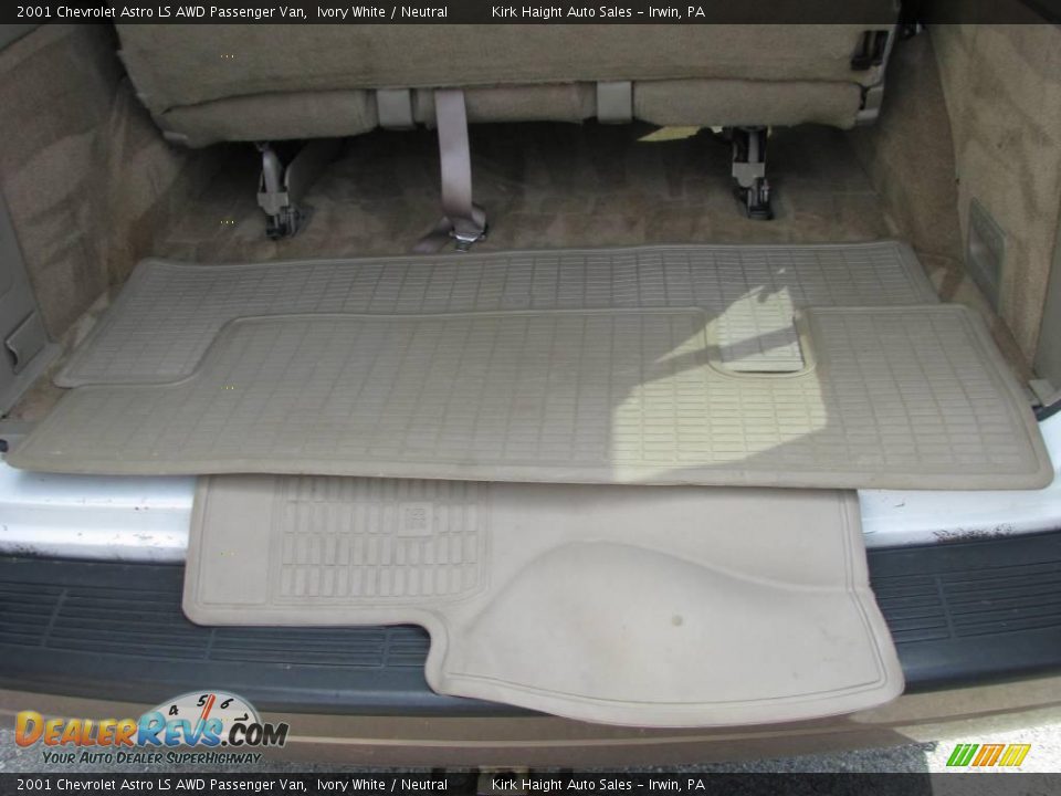 2001 Chevrolet Astro LS AWD Passenger Van Ivory White / Neutral Photo #11