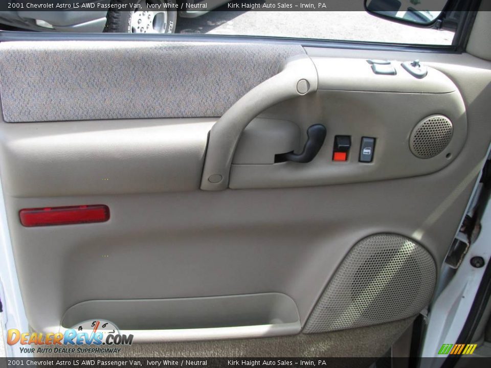 2001 Chevrolet Astro LS AWD Passenger Van Ivory White / Neutral Photo #16