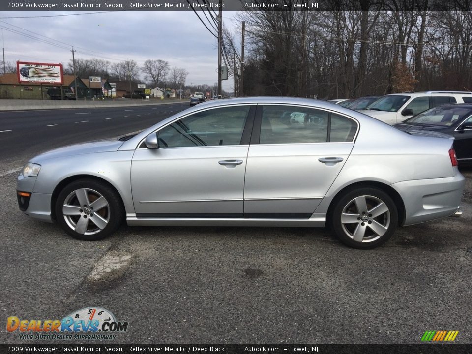 2009 Volkswagen Passat Komfort Sedan Reflex Silver Metallic / Deep Black Photo #2