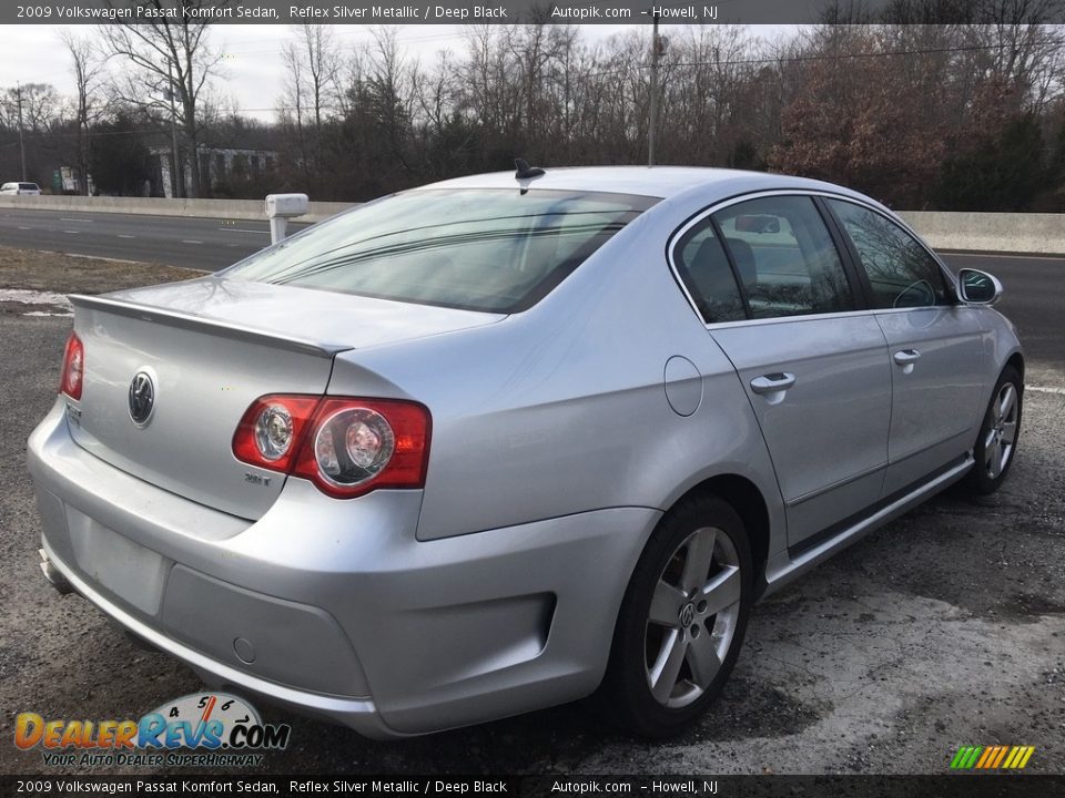 2009 Volkswagen Passat Komfort Sedan Reflex Silver Metallic / Deep Black Photo #5