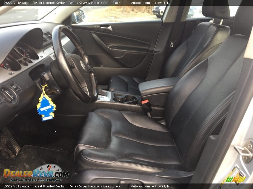 2009 Volkswagen Passat Komfort Sedan Reflex Silver Metallic / Deep Black Photo #9