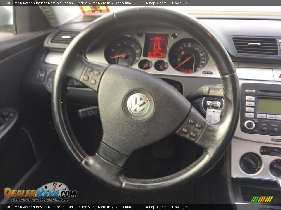 2009 Volkswagen Passat Komfort Sedan Reflex Silver Metallic / Deep Black Photo #15