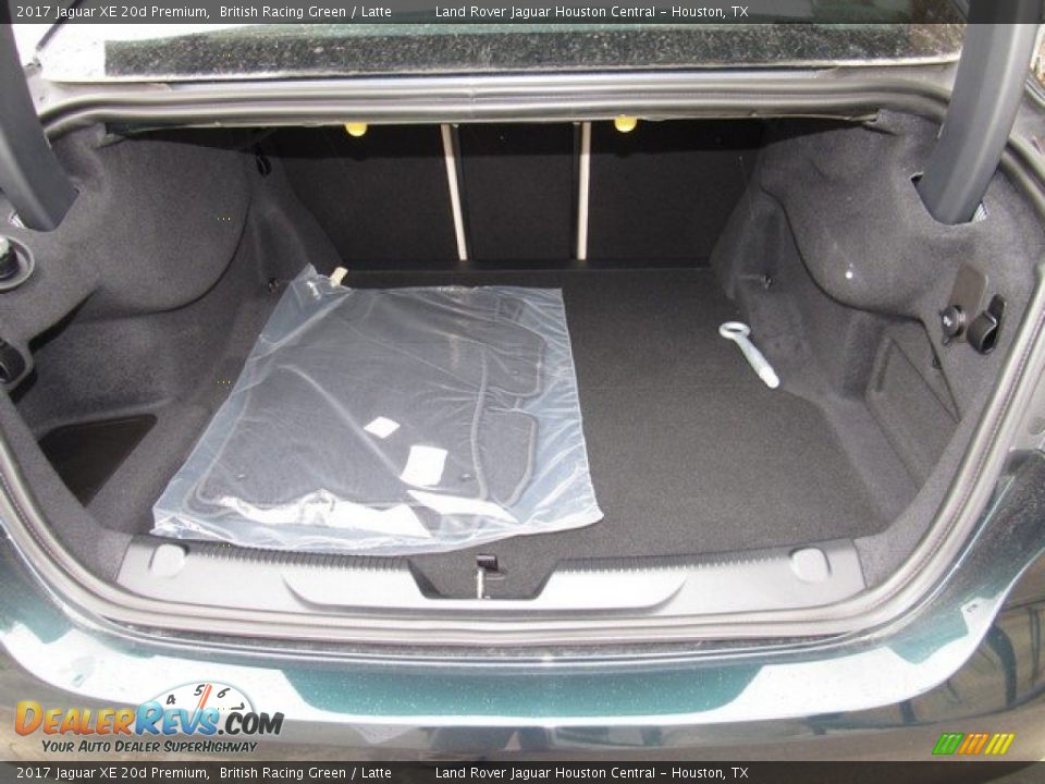 2017 Jaguar XE 20d Premium British Racing Green / Latte Photo #17