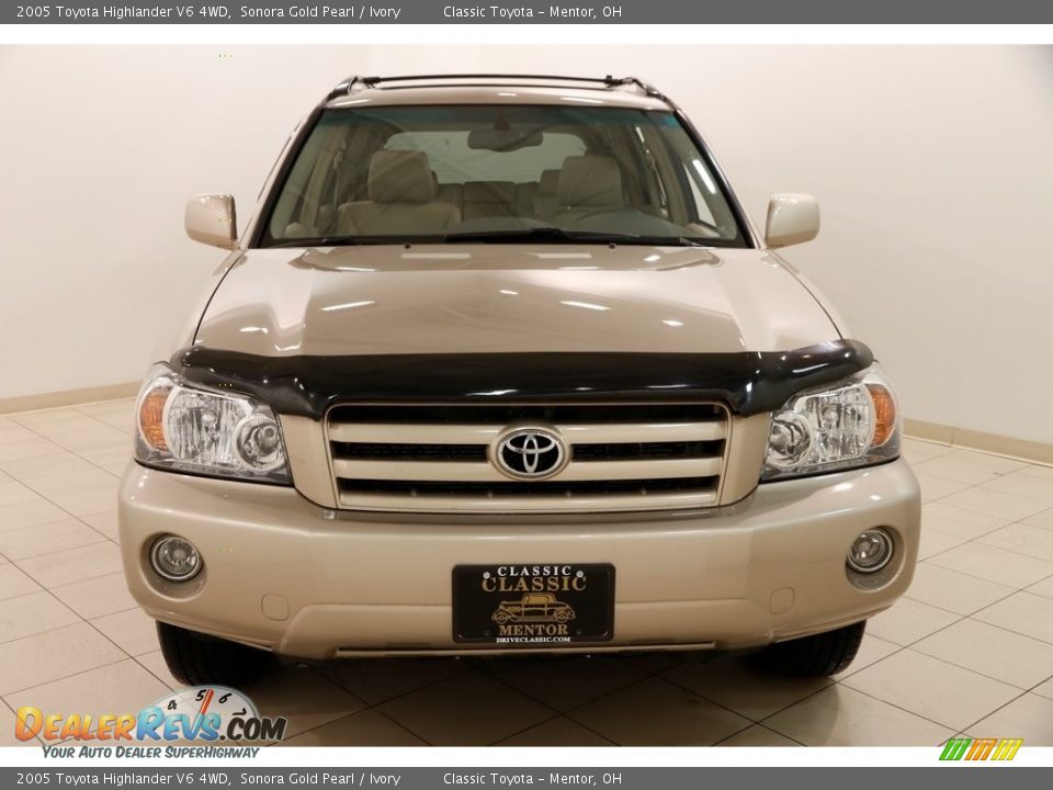 2005 Toyota Highlander V6 4WD Sonora Gold Pearl / Ivory Photo #2