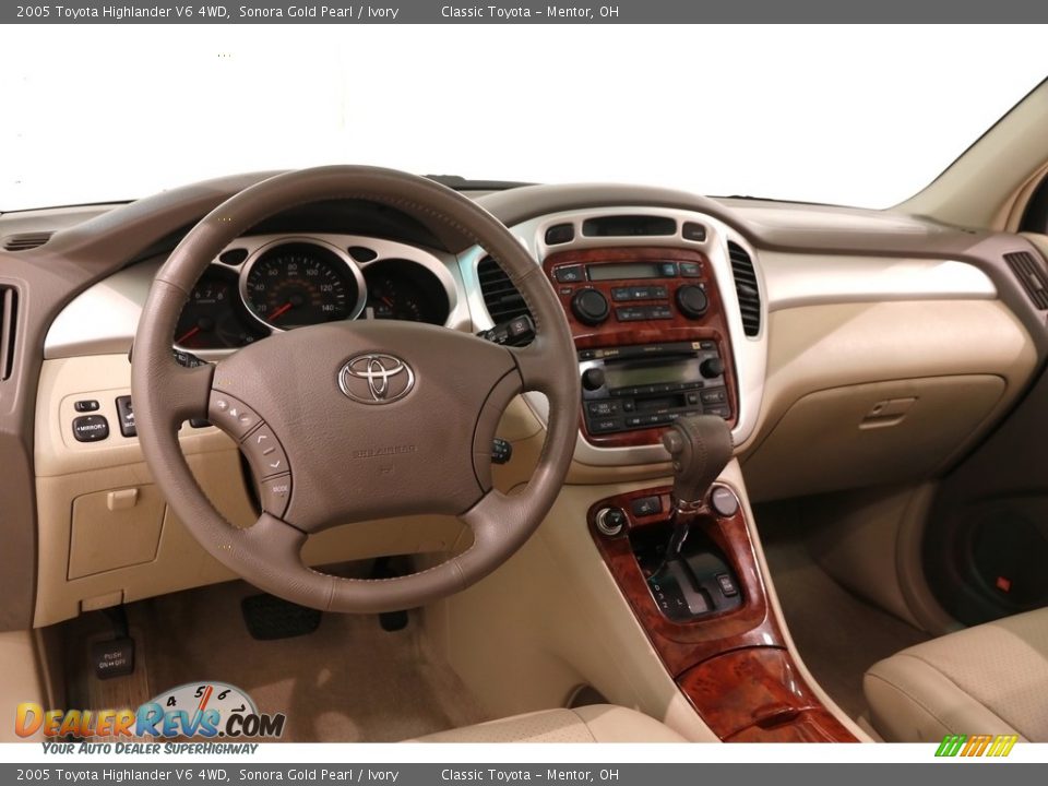 2005 Toyota Highlander V6 4WD Sonora Gold Pearl / Ivory Photo #7