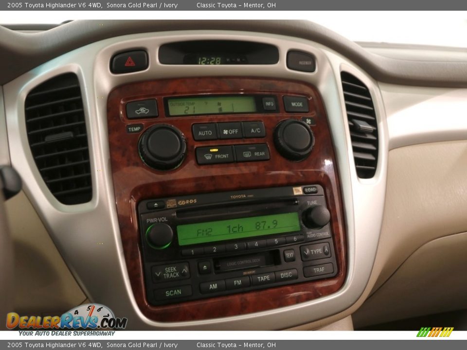 2005 Toyota Highlander V6 4WD Sonora Gold Pearl / Ivory Photo #10