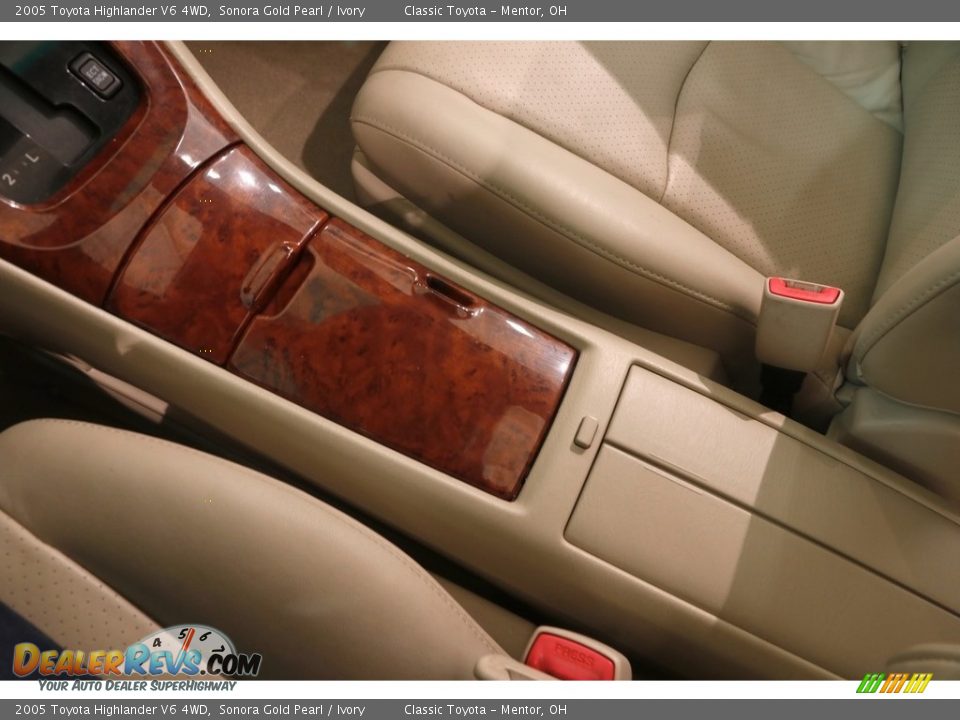 2005 Toyota Highlander V6 4WD Sonora Gold Pearl / Ivory Photo #13