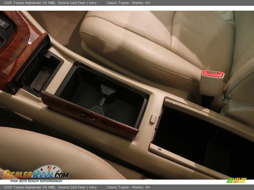 2005 Toyota Highlander V6 4WD Sonora Gold Pearl / Ivory Photo #14