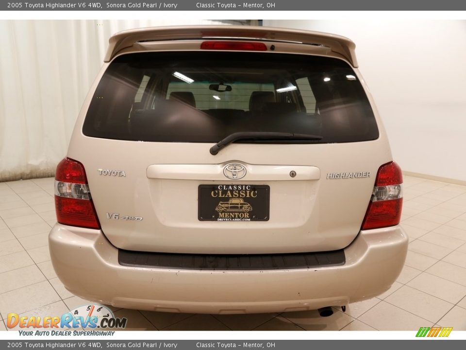 2005 Toyota Highlander V6 4WD Sonora Gold Pearl / Ivory Photo #18
