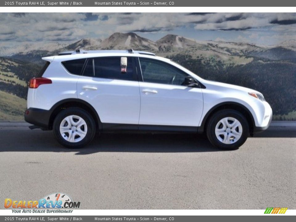 2015 Toyota RAV4 LE Super White / Black Photo #2