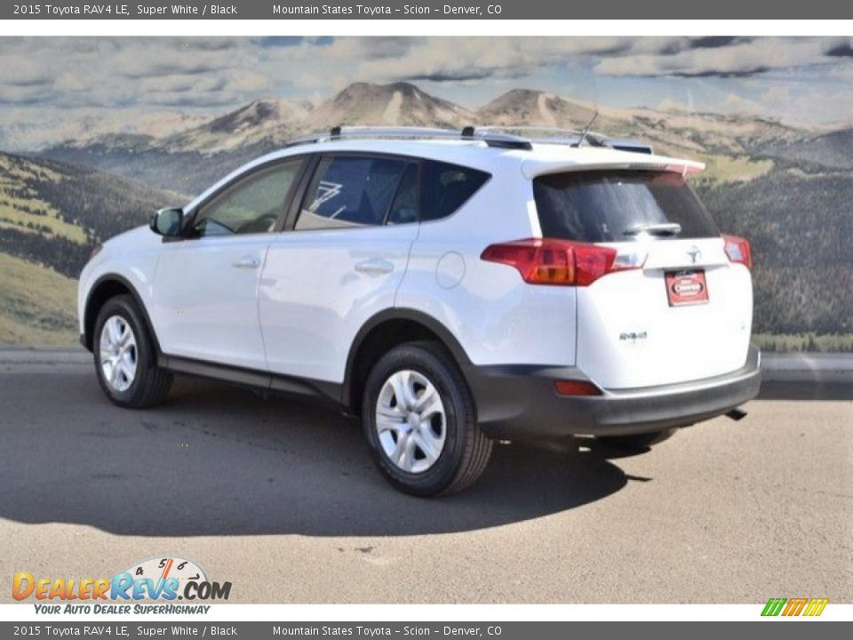 2015 Toyota RAV4 LE Super White / Black Photo #8