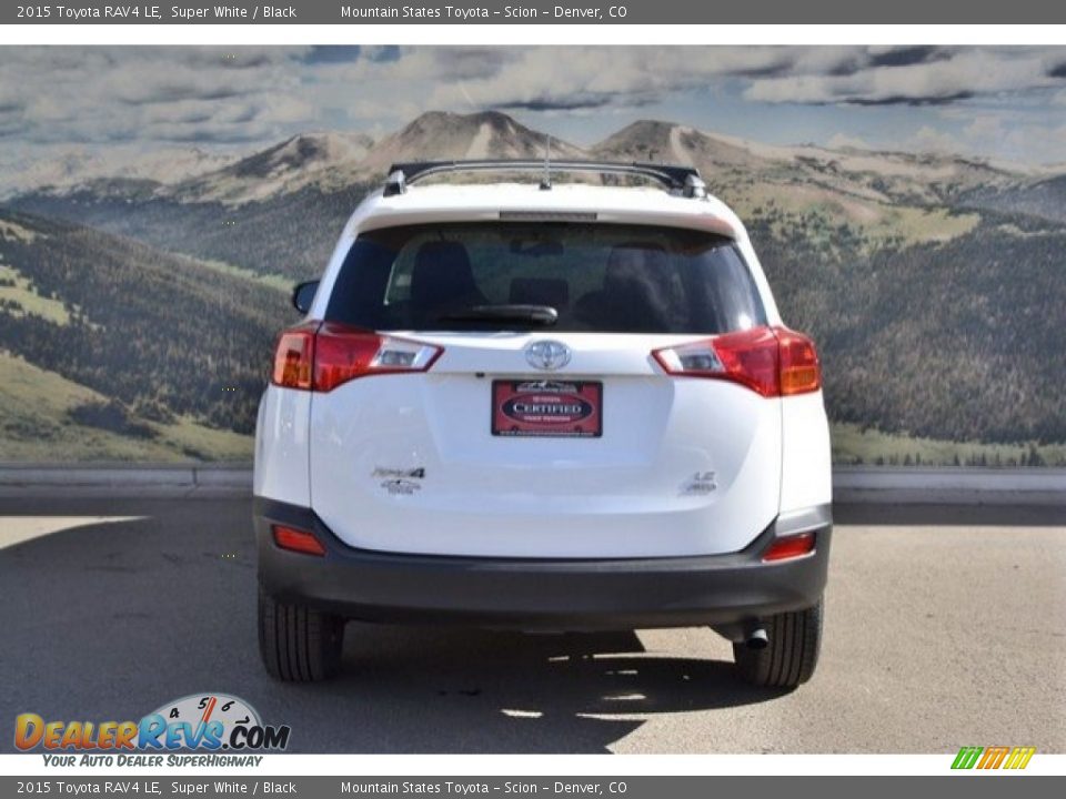 2015 Toyota RAV4 LE Super White / Black Photo #9