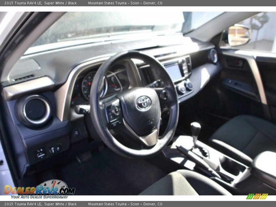 2015 Toyota RAV4 LE Super White / Black Photo #10