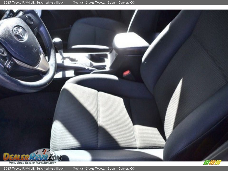 2015 Toyota RAV4 LE Super White / Black Photo #11