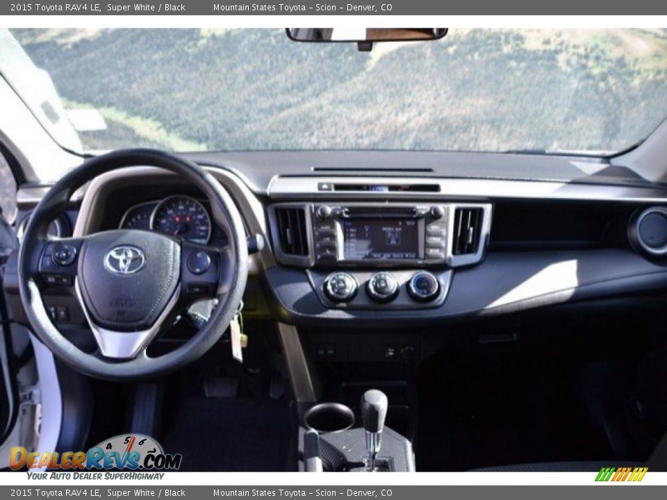 2015 Toyota RAV4 LE Super White / Black Photo #13