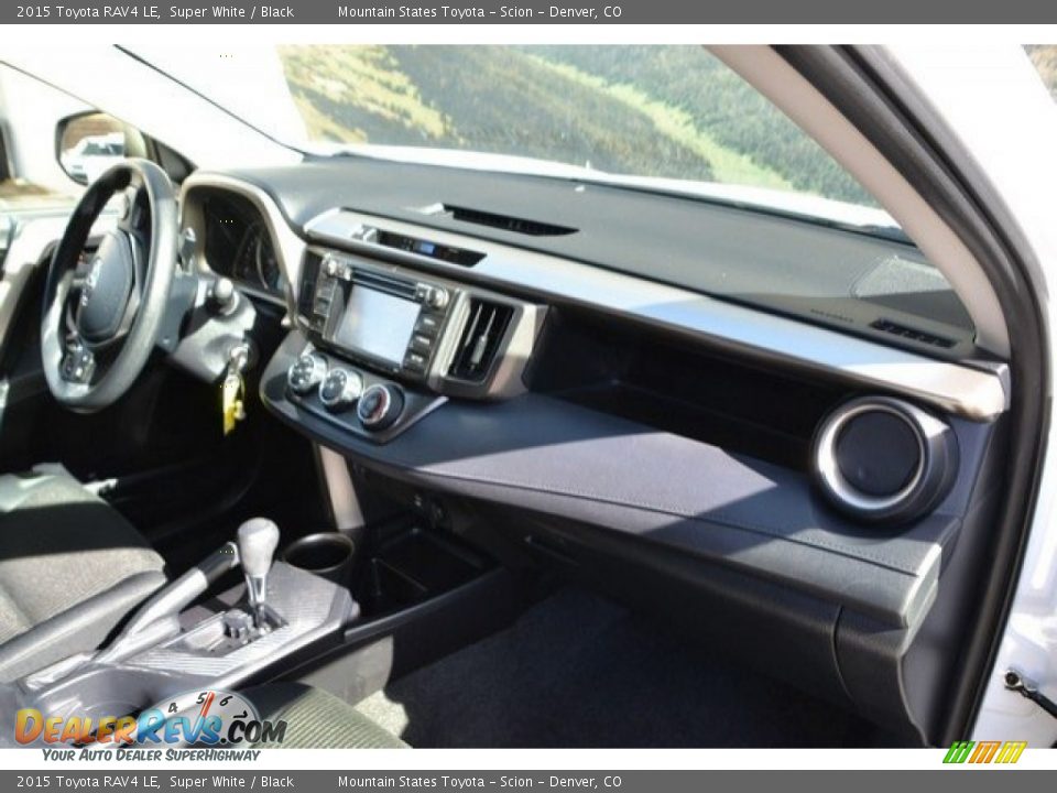 2015 Toyota RAV4 LE Super White / Black Photo #16