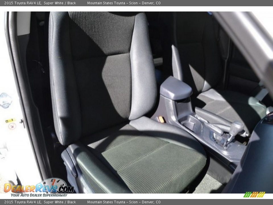 2015 Toyota RAV4 LE Super White / Black Photo #18