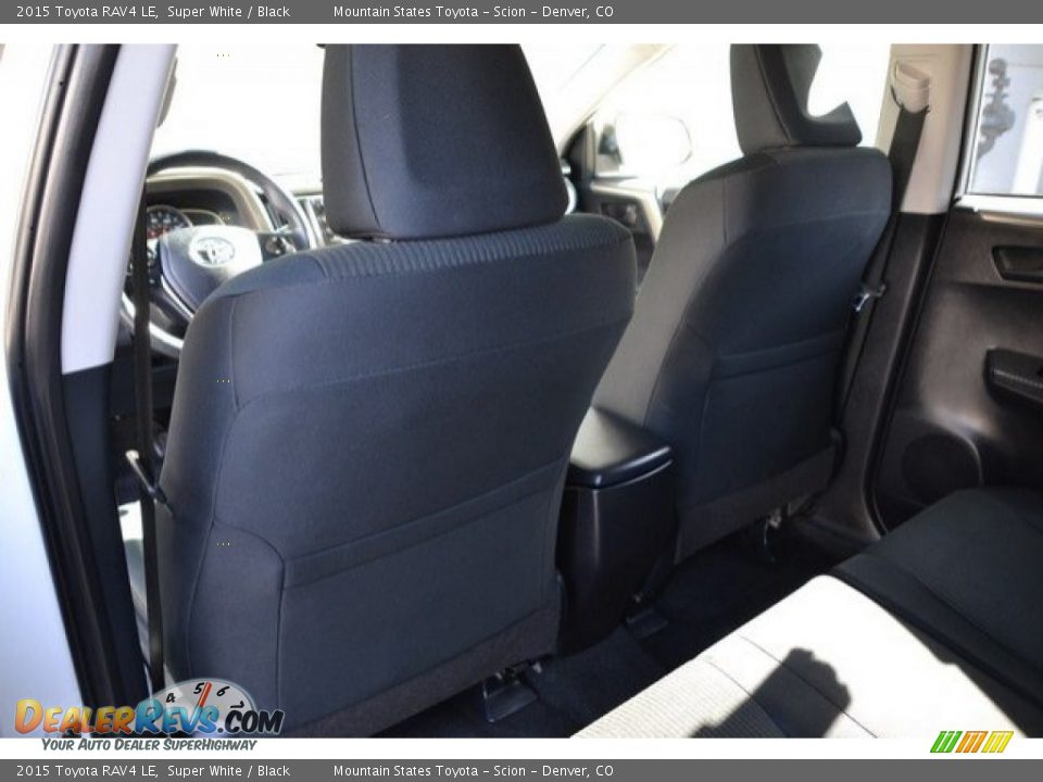 2015 Toyota RAV4 LE Super White / Black Photo #19