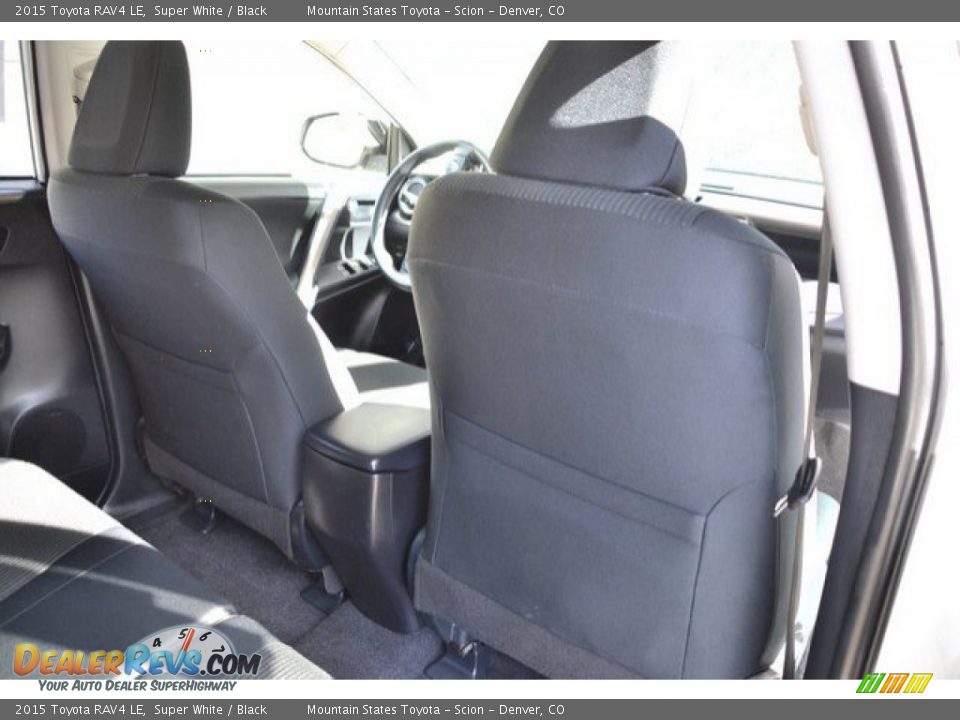 2015 Toyota RAV4 LE Super White / Black Photo #20