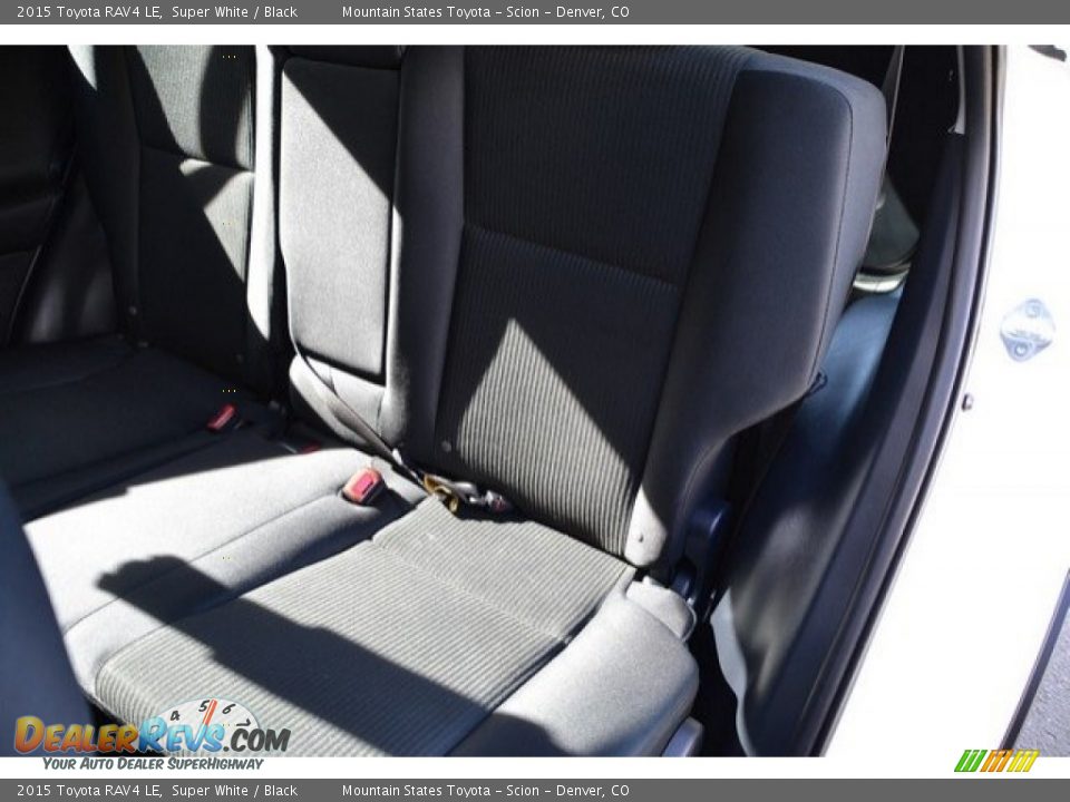 2015 Toyota RAV4 LE Super White / Black Photo #22