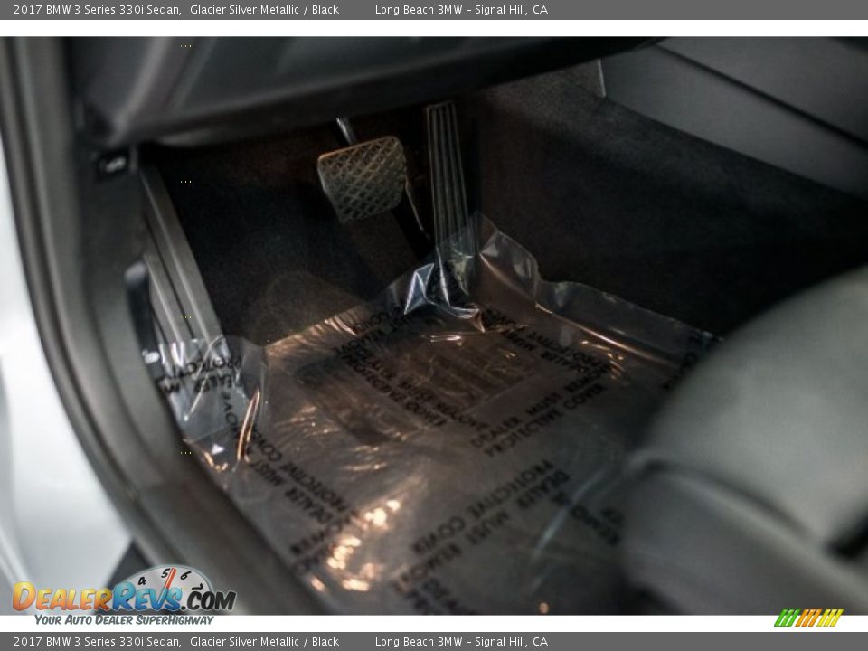 2017 BMW 3 Series 330i Sedan Glacier Silver Metallic / Black Photo #16