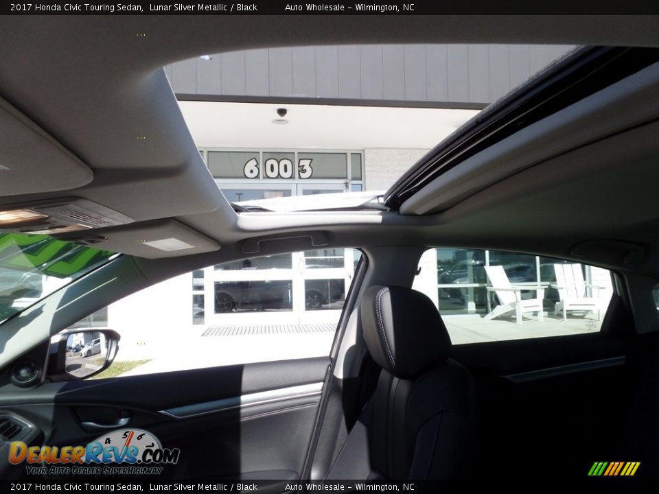 2017 Honda Civic Touring Sedan Lunar Silver Metallic / Black Photo #11