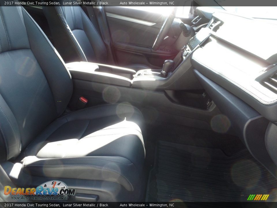 2017 Honda Civic Touring Sedan Lunar Silver Metallic / Black Photo #13