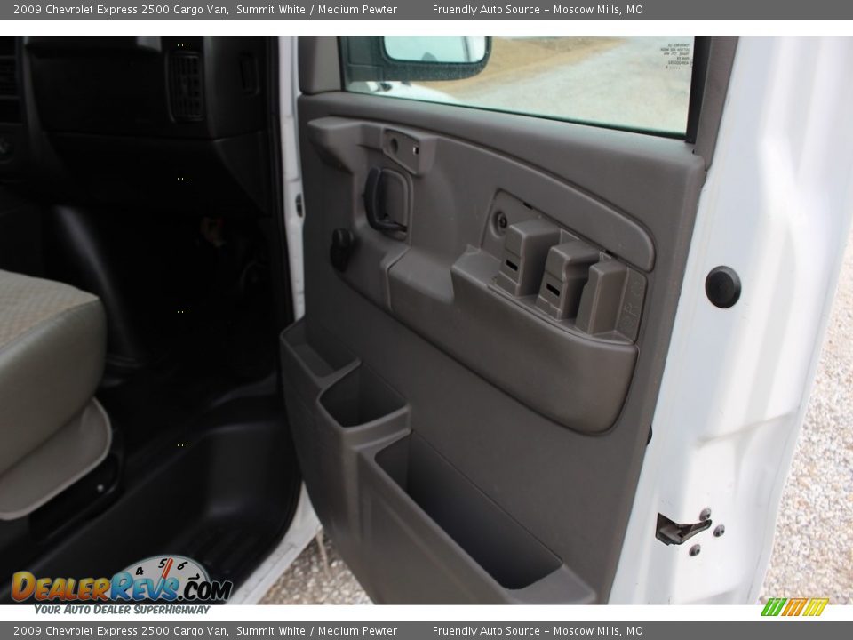 2009 Chevrolet Express 2500 Cargo Van Summit White / Medium Pewter Photo #13