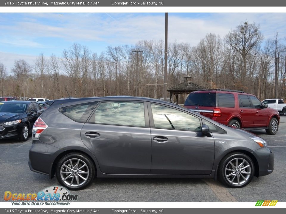 2016 Toyota Prius v Five Magnetic Gray Metallic / Ash Photo #2