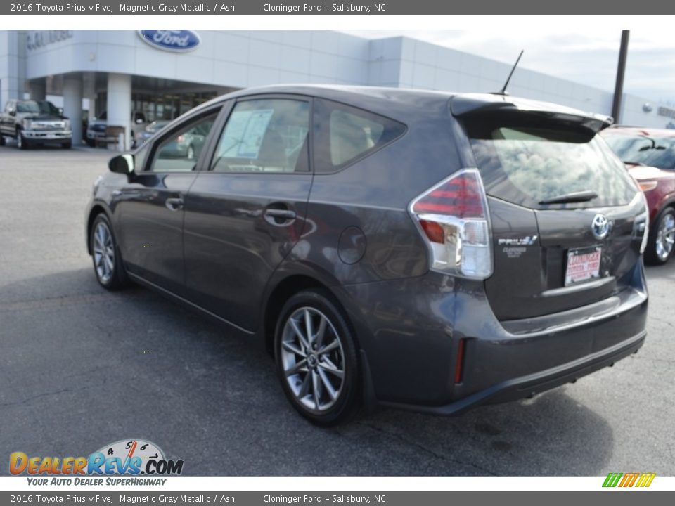 2016 Toyota Prius v Five Magnetic Gray Metallic / Ash Photo #4
