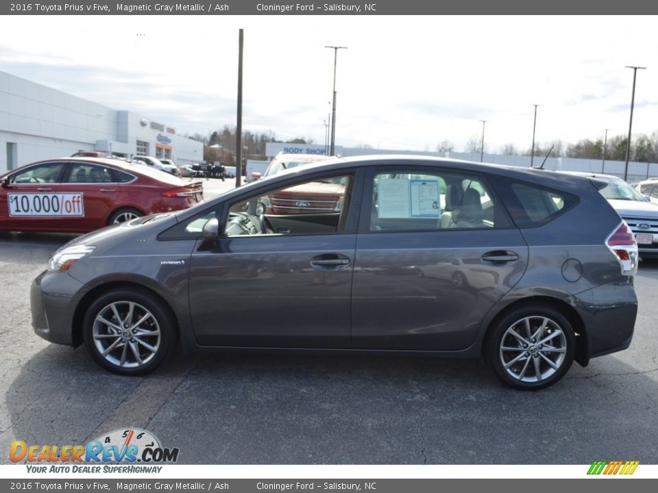 2016 Toyota Prius v Five Magnetic Gray Metallic / Ash Photo #5
