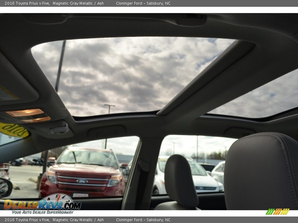 2016 Toyota Prius v Five Magnetic Gray Metallic / Ash Photo #10