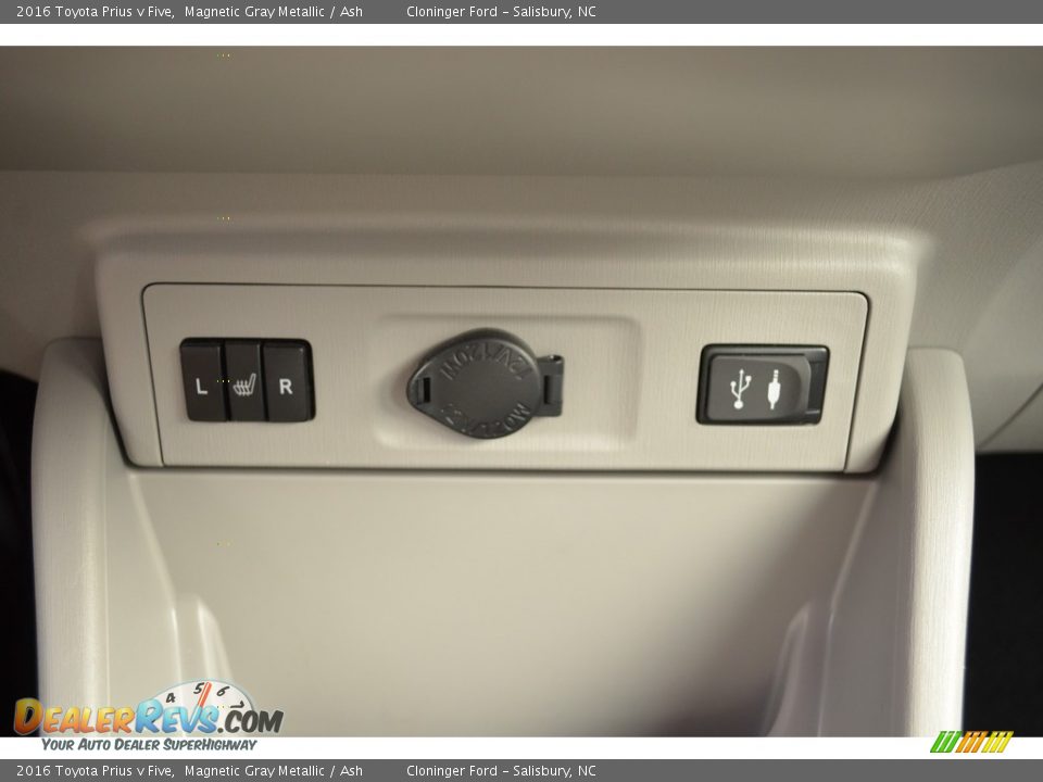 2016 Toyota Prius v Five Magnetic Gray Metallic / Ash Photo #22