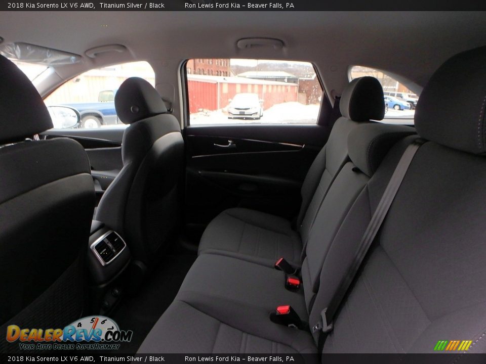 2018 Kia Sorento LX V6 AWD Titanium Silver / Black Photo #12